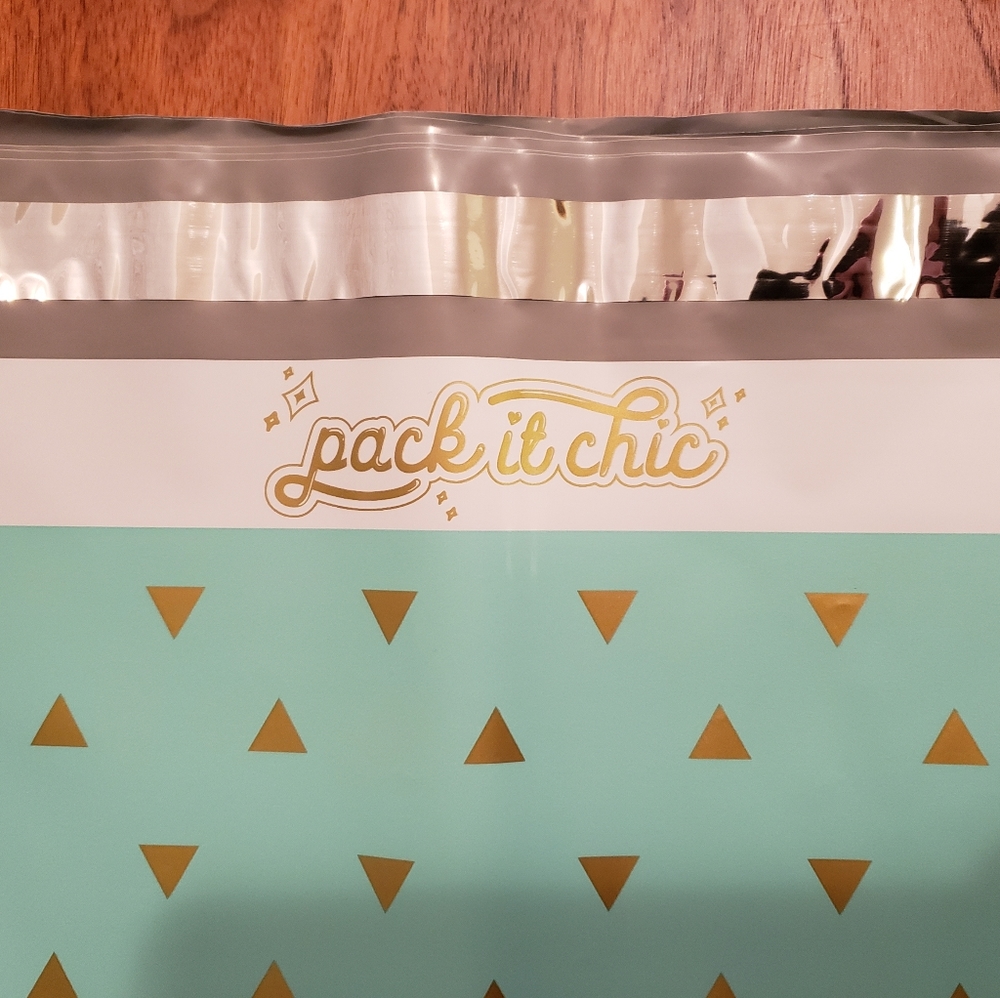 Mint Gold Triangle Mailers- 11x13" Set of 20 - Picture 2 of 6